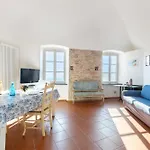 Hostdomus - Luce Di Verezzi