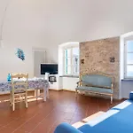 Hostdomus - Luce Di Verezzi Апартаменты *